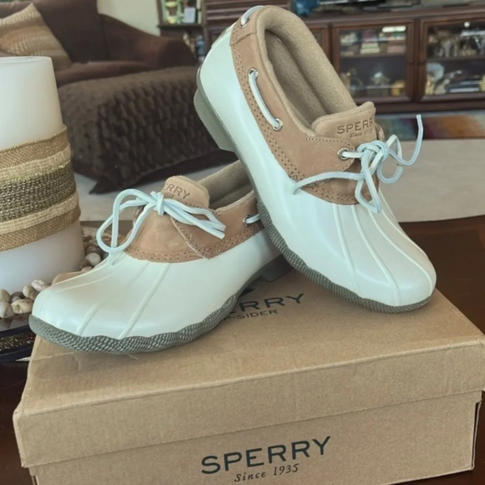 Brand New Sperry Saltwater 1-Eye Ivory Rain Boots Rubber Leather Collar Fleece